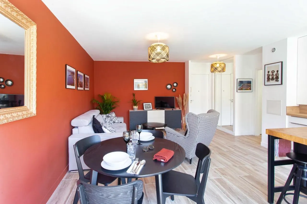 Apartamento #4 Papon Parking Climatise Terrasse & Wifi 5Mins A Pieds Du Vieux Nice França