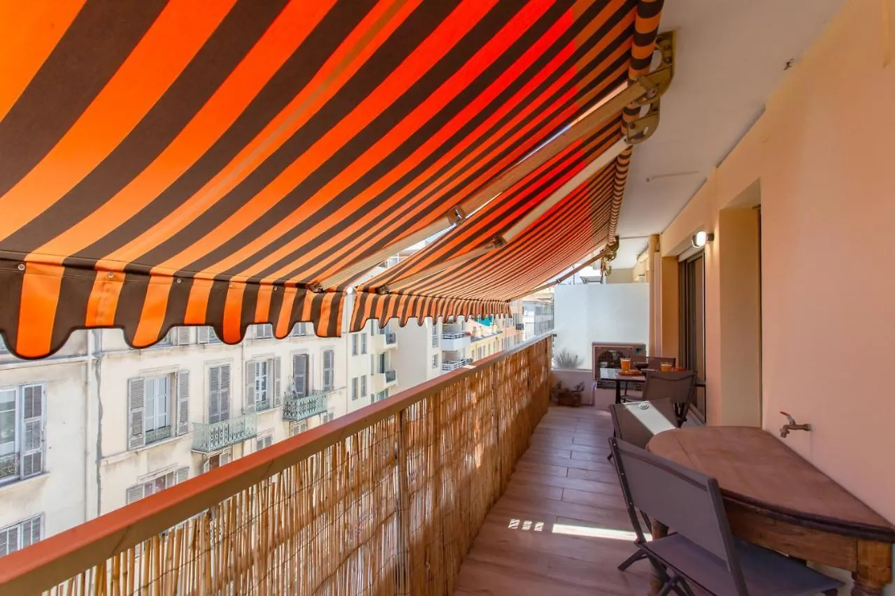 #4 Papon Parking Climatise Terrasse & Wifi 5Mins A Pieds Du Vieux Nice 0*,  França